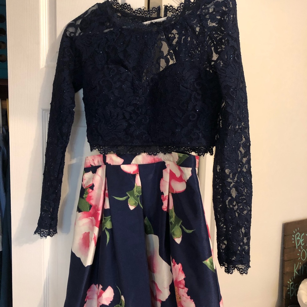 2 piece navy floral